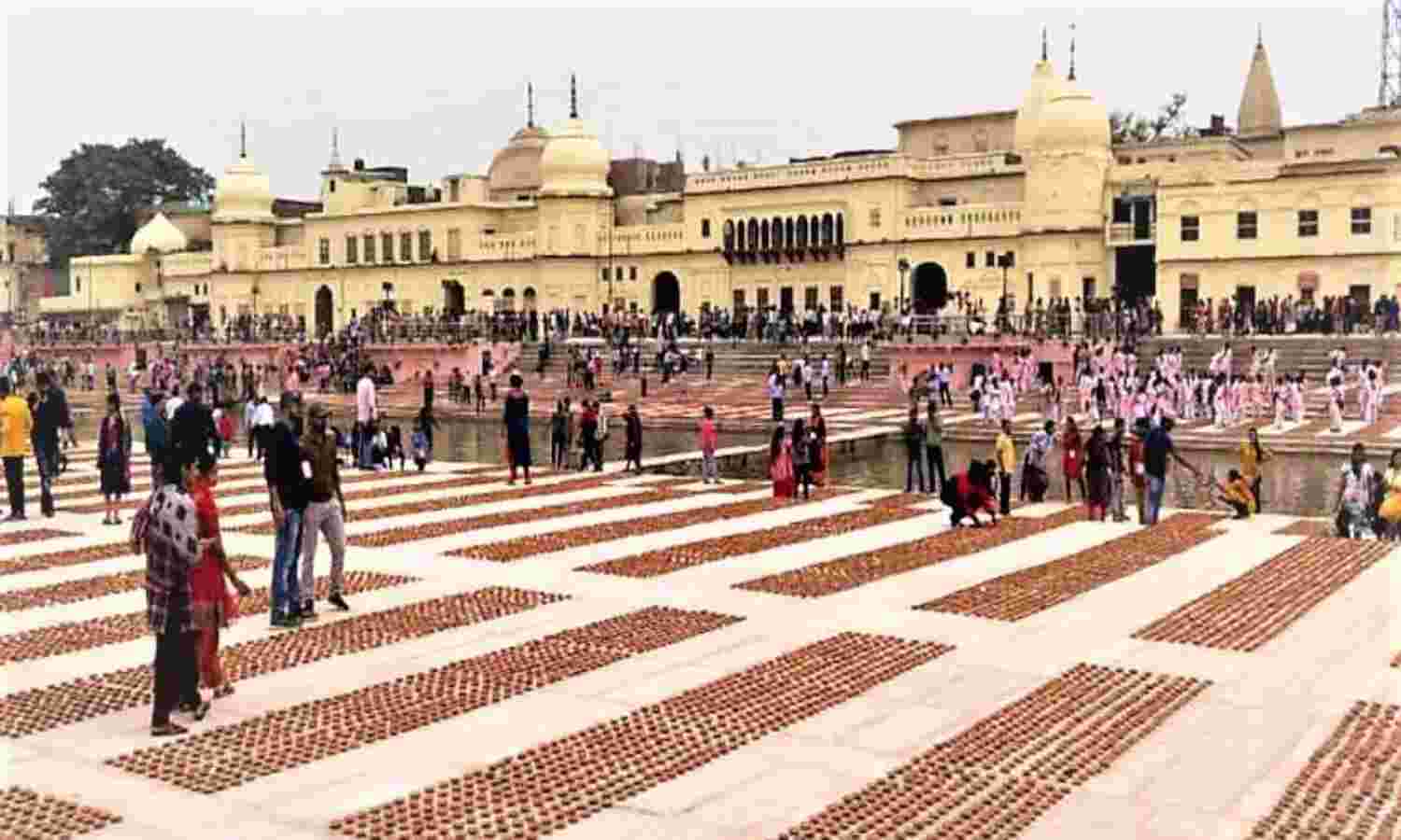 अयोध्या में दीपोत्सव की तैयारी शुरू, सरयू के घाट पर प्रज्वलित 9 लाख दिए