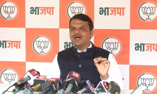 देवेंद्र फडणवीस ने कहा-  वे दिवाली बाद फोड़ेंगे बम ....