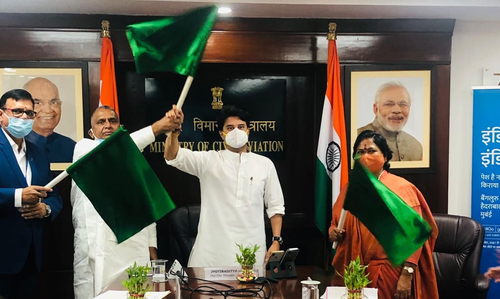 ज्योतिरादित्य सिंधिया ने कानपुर -बेंगलुरु फ्लाइट को दिखाई हरी झंडी