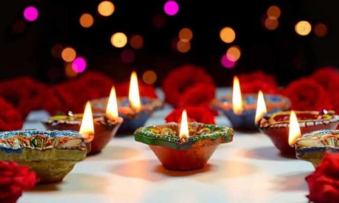 छोटी दीपावली पर इस शुभ घड़ी में करें पूजन, नरकासुर वध से जुड़ी है कथा