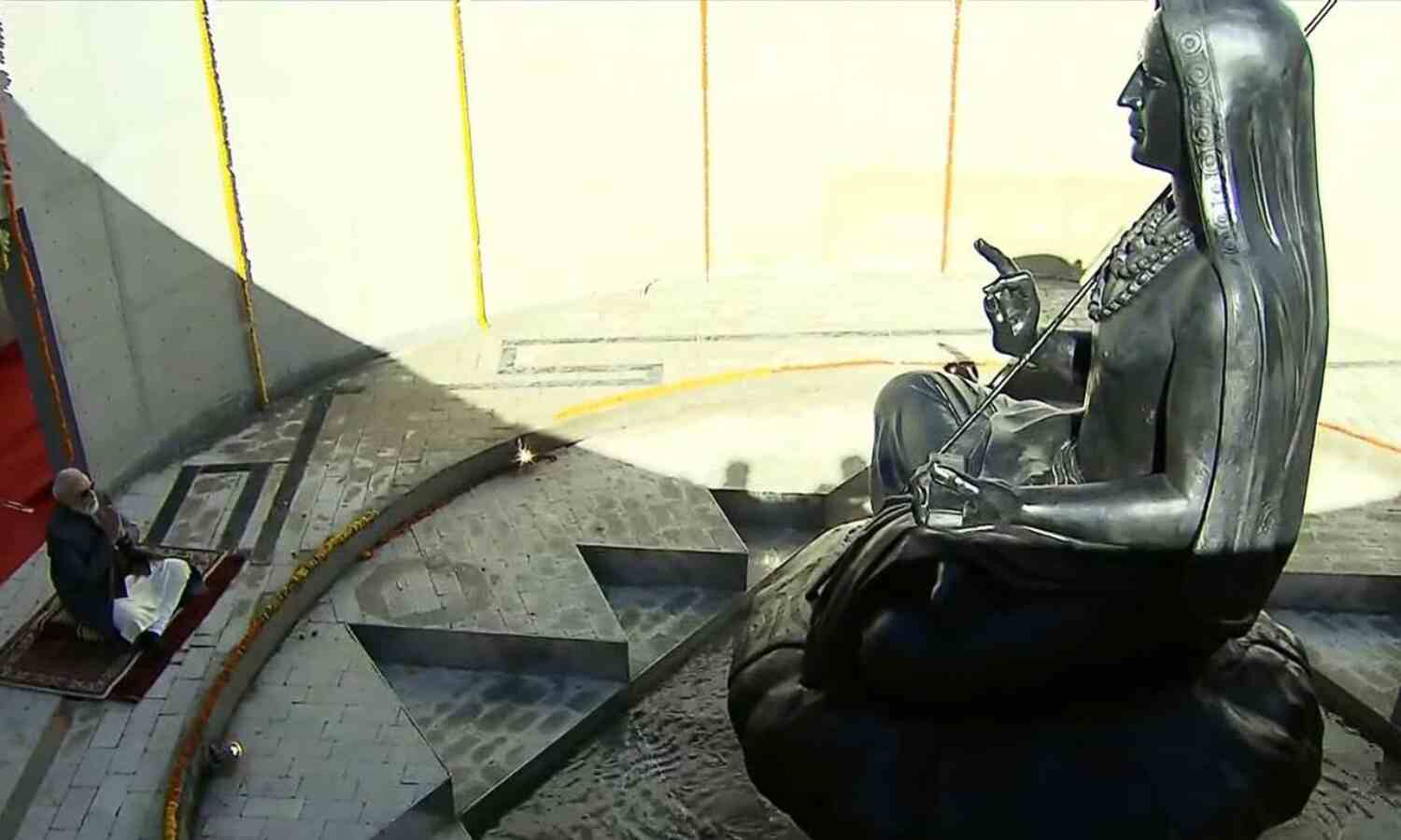 केदारनाथ पहुंचे प्रधानमंत्री मोदी, आदि शंकराचार्य की प्रतिमा का किया अनावरण