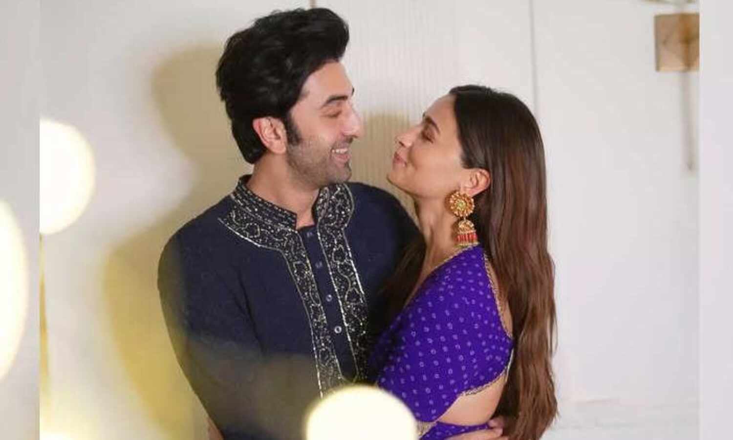 आलिया ने रणबीर कपूर संग मनाई दिवाली, कहा - और थोड़ा प्यार...