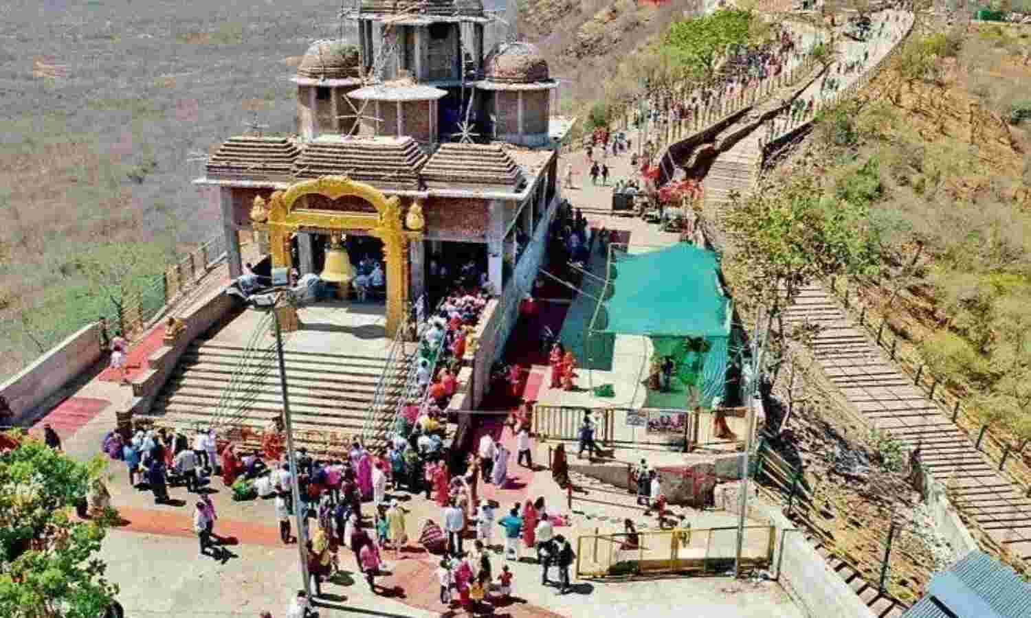 माँ रतनगढ़ मंदिर पहुंचने लगे श्रद्धालु, शनिवार को होगा पूजन