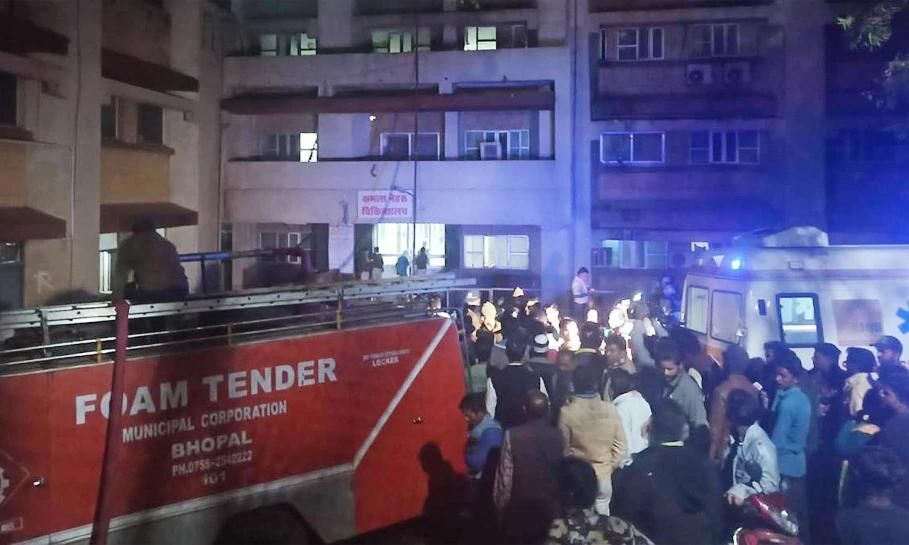 हमीदिया अस्पताल के चाइल्ड वार्ड में आग, चार बच्चों की मौत