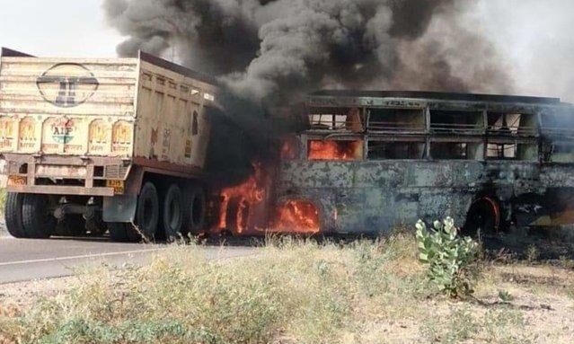 जोधपुर-बाड़मेर हाइवे पर बड़ा हादसा, बस-ट्रक में भिड़ंत, 5 लोग जिंदा जले