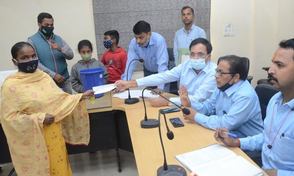 राजीव आवास योजना के हितग्राहियों को लॉटरी के माध्यम से हुआ आवास का आवंटन