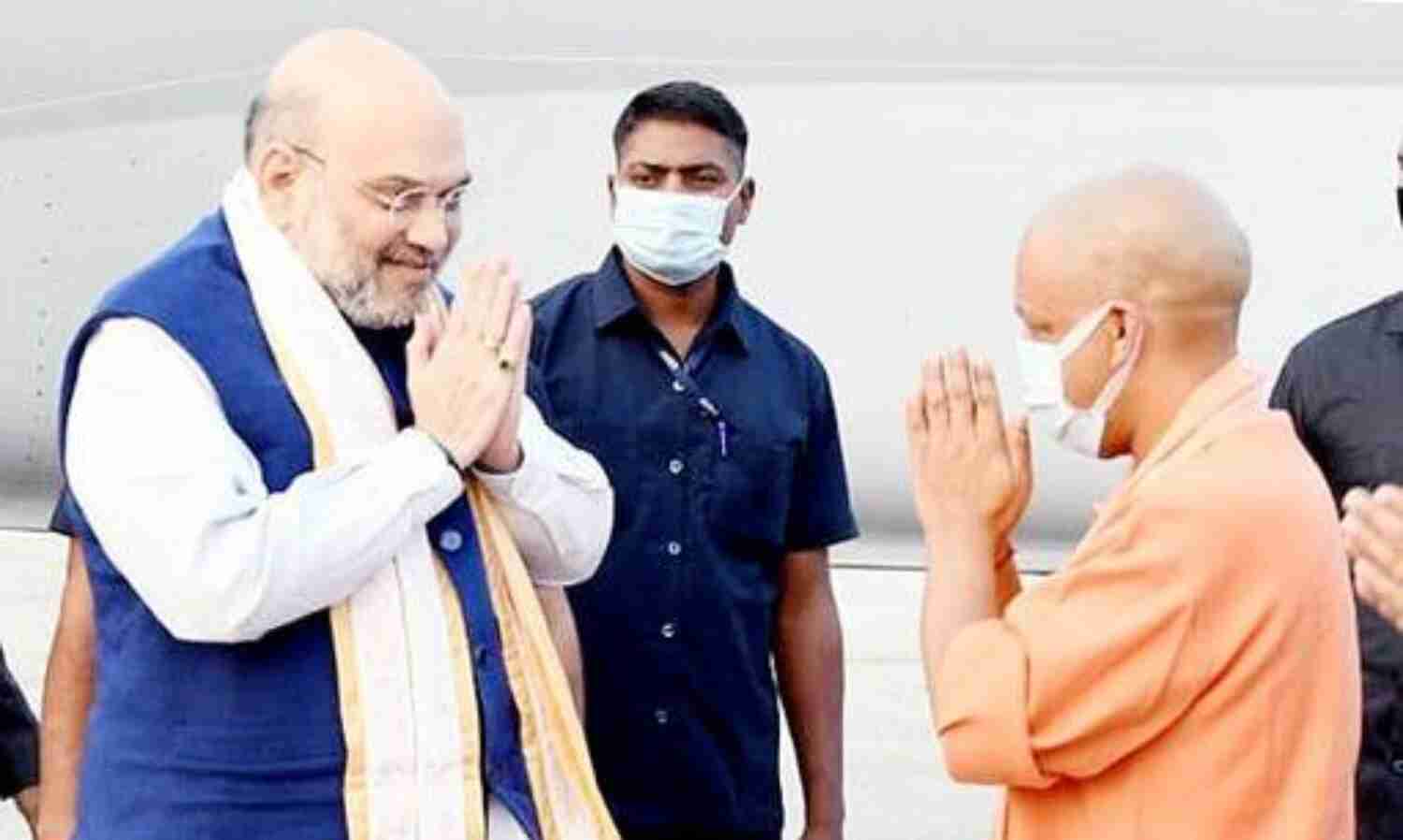 गृहमंत्री अमित शाह पहुंचे वाराणसी, 2022 की तैयारियों की करेंगे समीक्षा