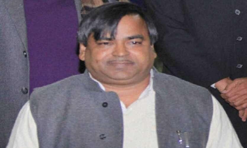 सपा नेता गायत्री प्रजापति को सामूहिक दुष्कर्म केस में उम्र कैद, ये था मामला