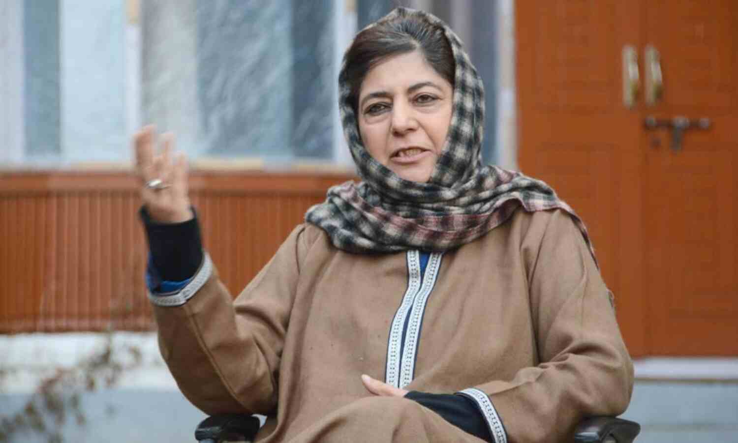 सलमान खुर्शीद के समर्थन में आई महबूबा, कहा - हिंदुत्व की तुलना ISIS से करना गलत नहीं सलमान खुर्शीद के समर्थन में आई महबूबा, कहा - हिंदुत्व की तुलना ISIS से करना गलत नहीं