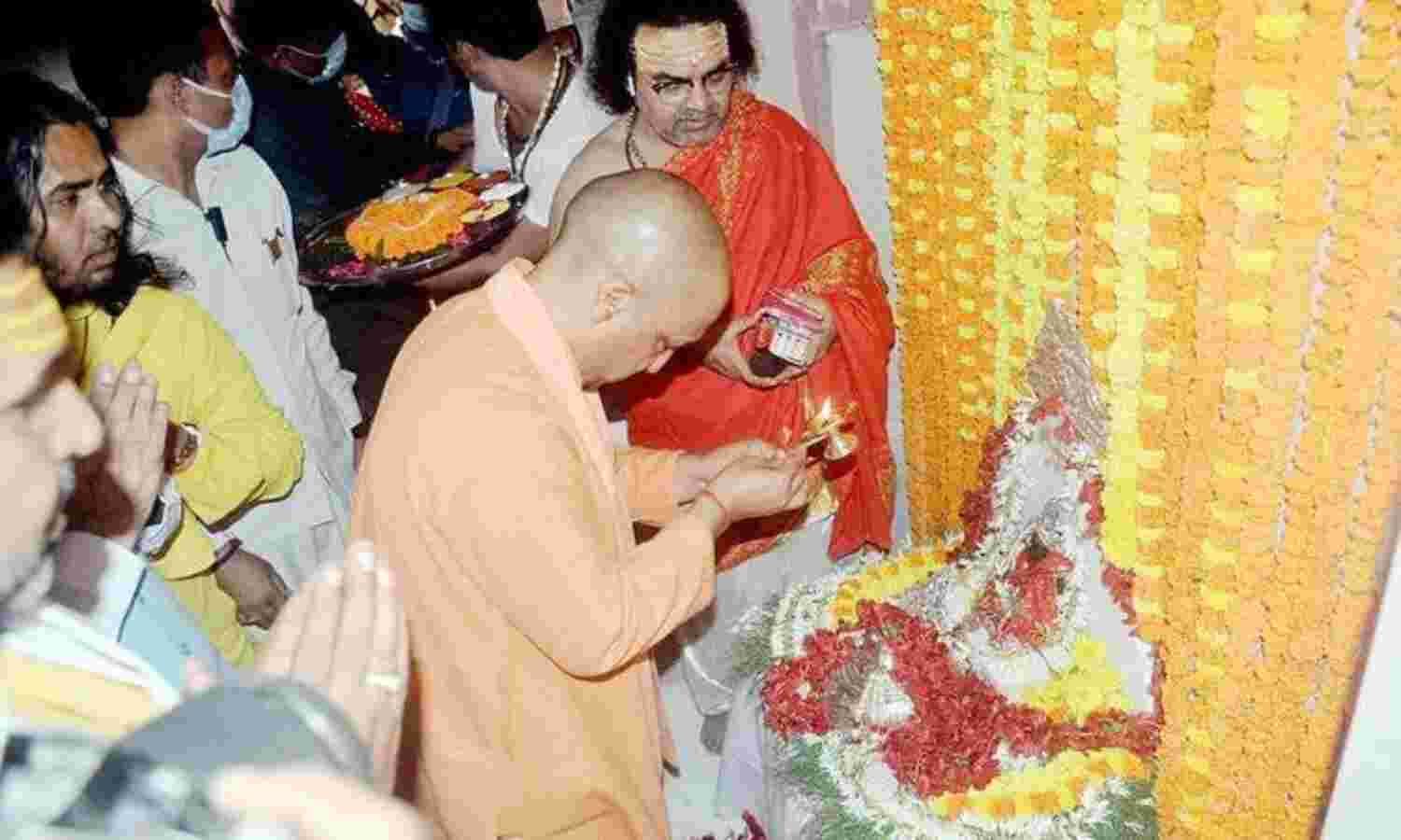 काशी में स्थापित हुई माँ अन्नपूर्णा की मूर्ति, मुख्यमंत्री आदित्यनाथ ने की प्राण-प्रतिष्ठा