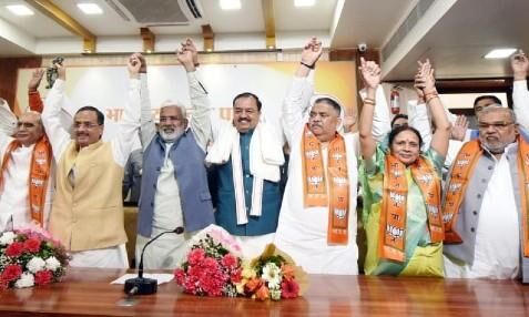 विधानसभा चुनाव से पहले सपा को बड़ा झटका, 4 MLC भाजपा में शामिल