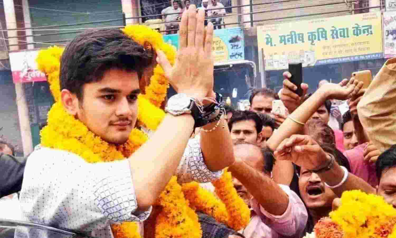 महाआर्यमन सिंधिया ने पहली बार कार्यकर्ताओं के साथ मनाया जन्मदिन