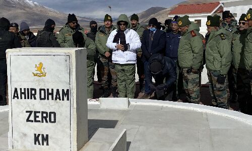 रक्षामंत्री पहुंचे लद्दाख, रेजांग ला में किया वॉर मेमोरियल का उद्घाटन, ये है कहानी