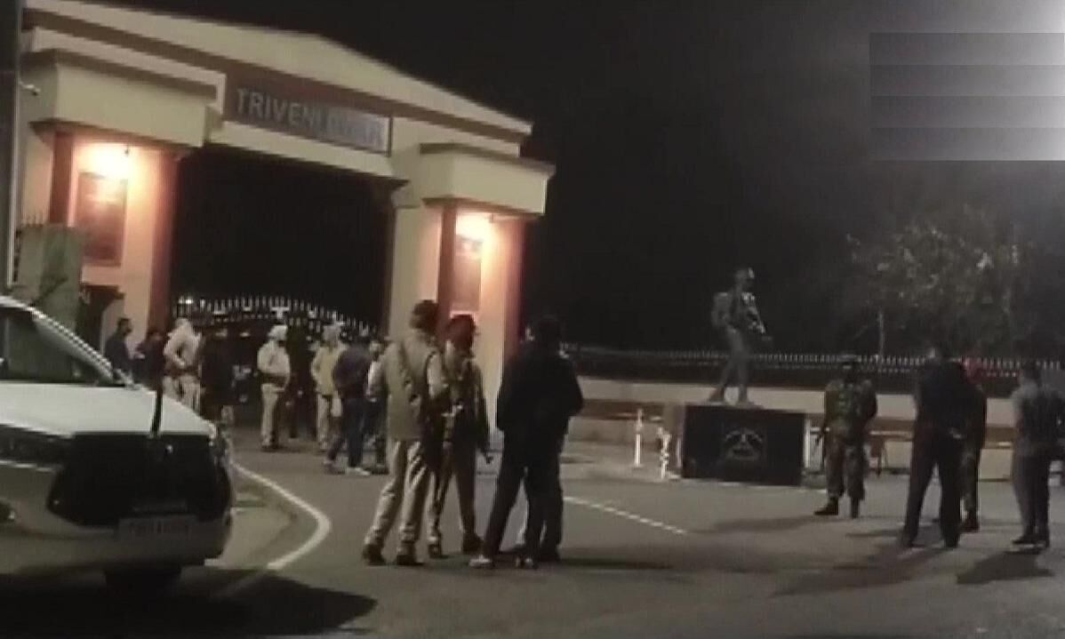 आर्मी कैंप के गेट के पास फटा ग्रेनेड, सभी चौकियों पर हाई अलर्ट