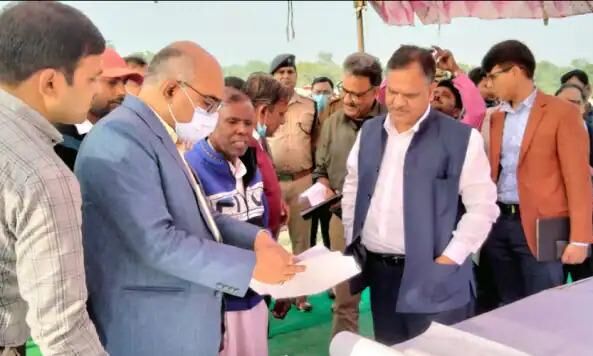 पाकिस्तान से आए हिन्दू परिवारों के चेहरे खिले, मुख्यमंत्री योगी ने दिए जमीन और घर