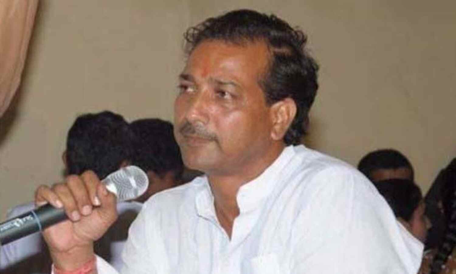 गहलोत के मंत्री का आदेश, कहा - कटरीना कैफ के गालों जैसी सड़क बनाओं