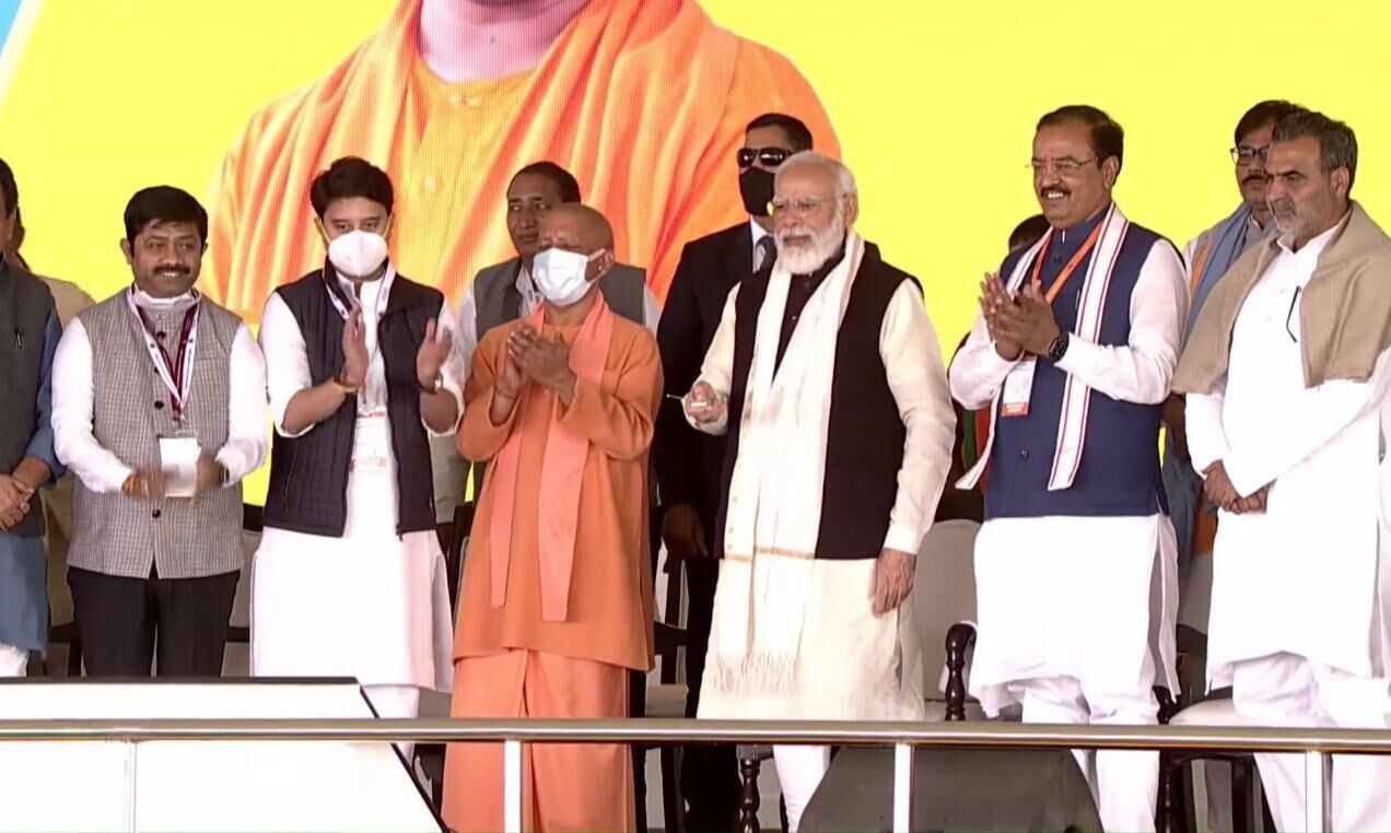 योगी का सपा पर तंज, कहा- गन्ने की मिठास को लोगों ने कड़वाहट में बदल दिया