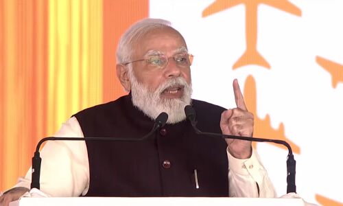 प्राकृतिक आपदाओं जैसे संकट को कम करने में नौसेना सबसे आगे रही : प्रधानमंत्री