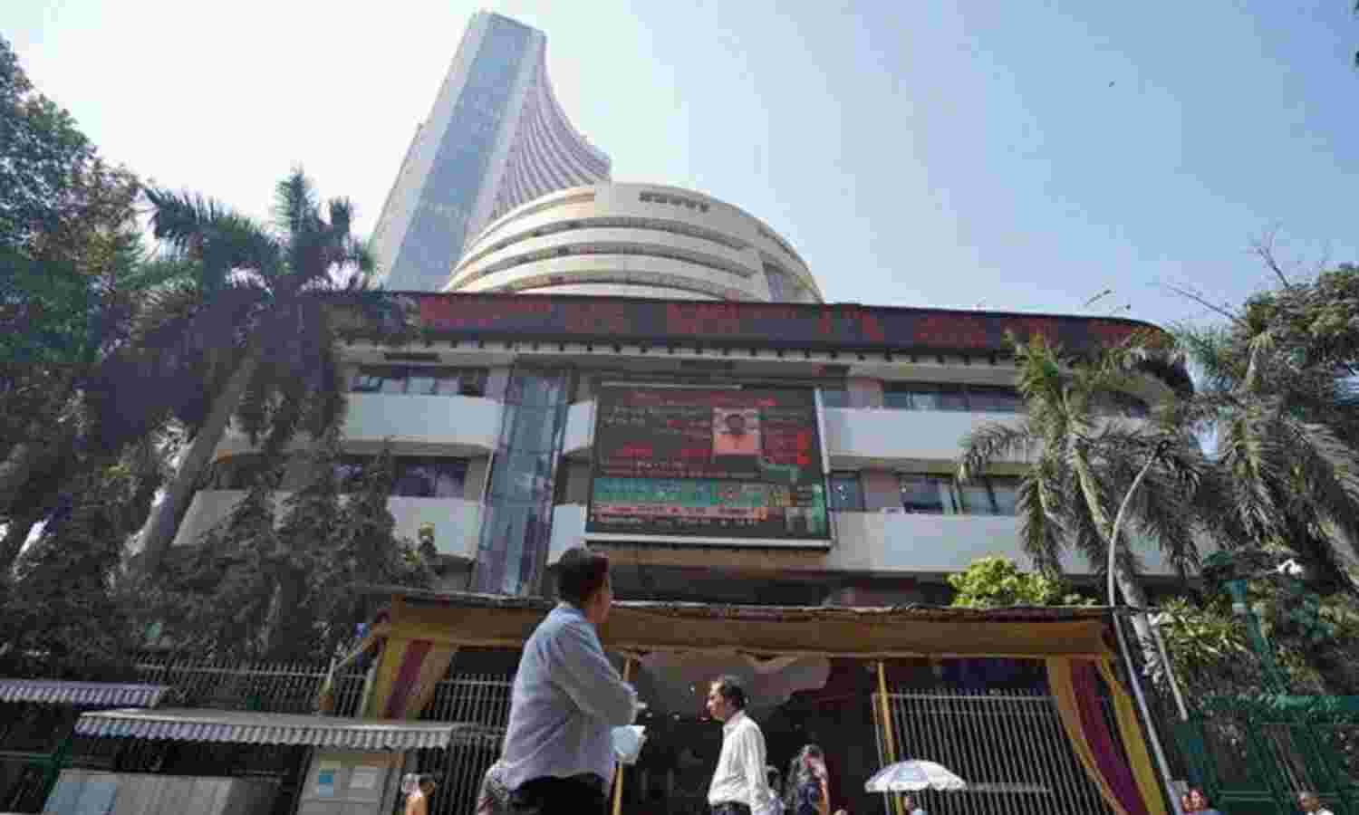 सेंसेक्स ने लगाया 1800  पॉइंट्स का गोता, निफ्टी 550 अंक नीचे आया