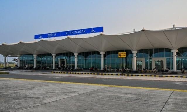 कुशीनगर एयरपोर्ट से शुरू हुई हवाई सेवा, दिल्ली से पहुंची पहली उड़ान