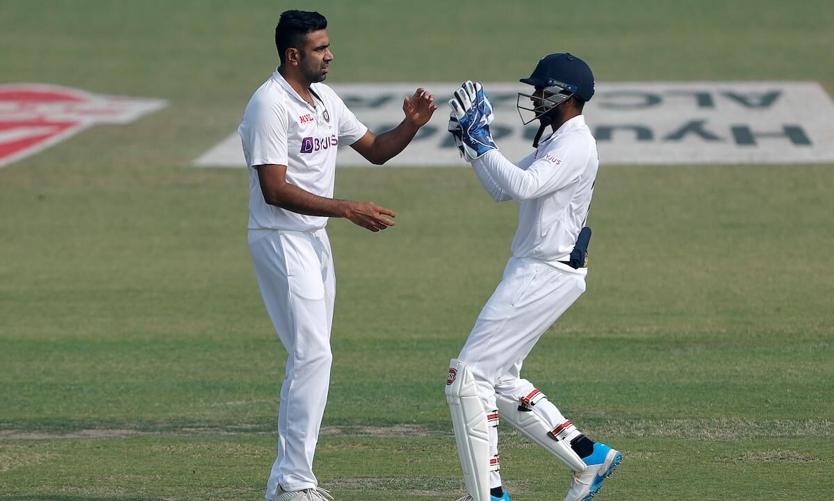 न्यूजीलैंड की पारी 296 रनों पर सिमटी, भारत का दूसरी पारी में 1 विकेट गिरा