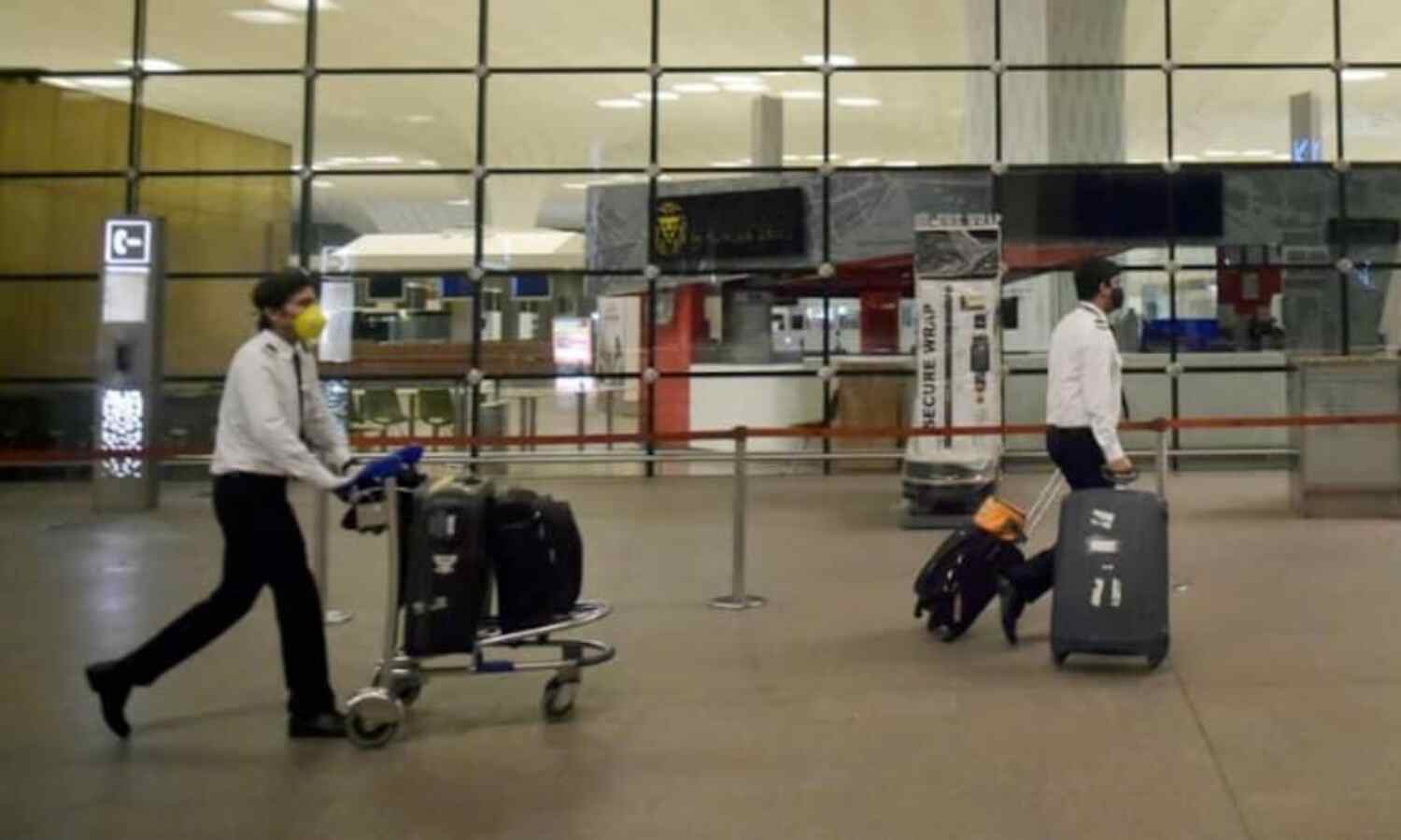 दक्षिण अफ्रीका से मुंबई पहुंचा कोरोना संक्रमित, ओमीक्रॉन होने का संदेह