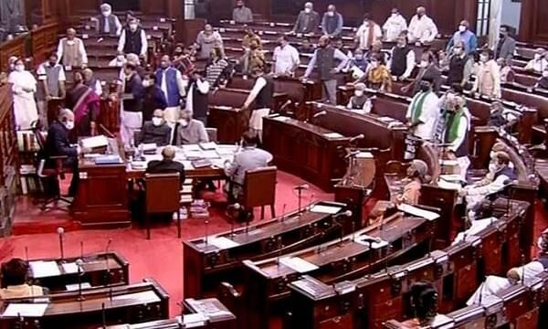 संसद के दोनों सदनों में विपक्ष का हंगामा, कांग्रेस समेत 6 दलों ने किया वाकआउट