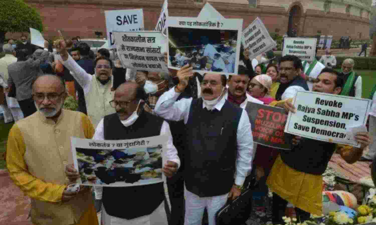 निलंबन को लेकर विपक्ष का संसद में हंगामा, पांचवें दिन भी कार्यवाही बाधित