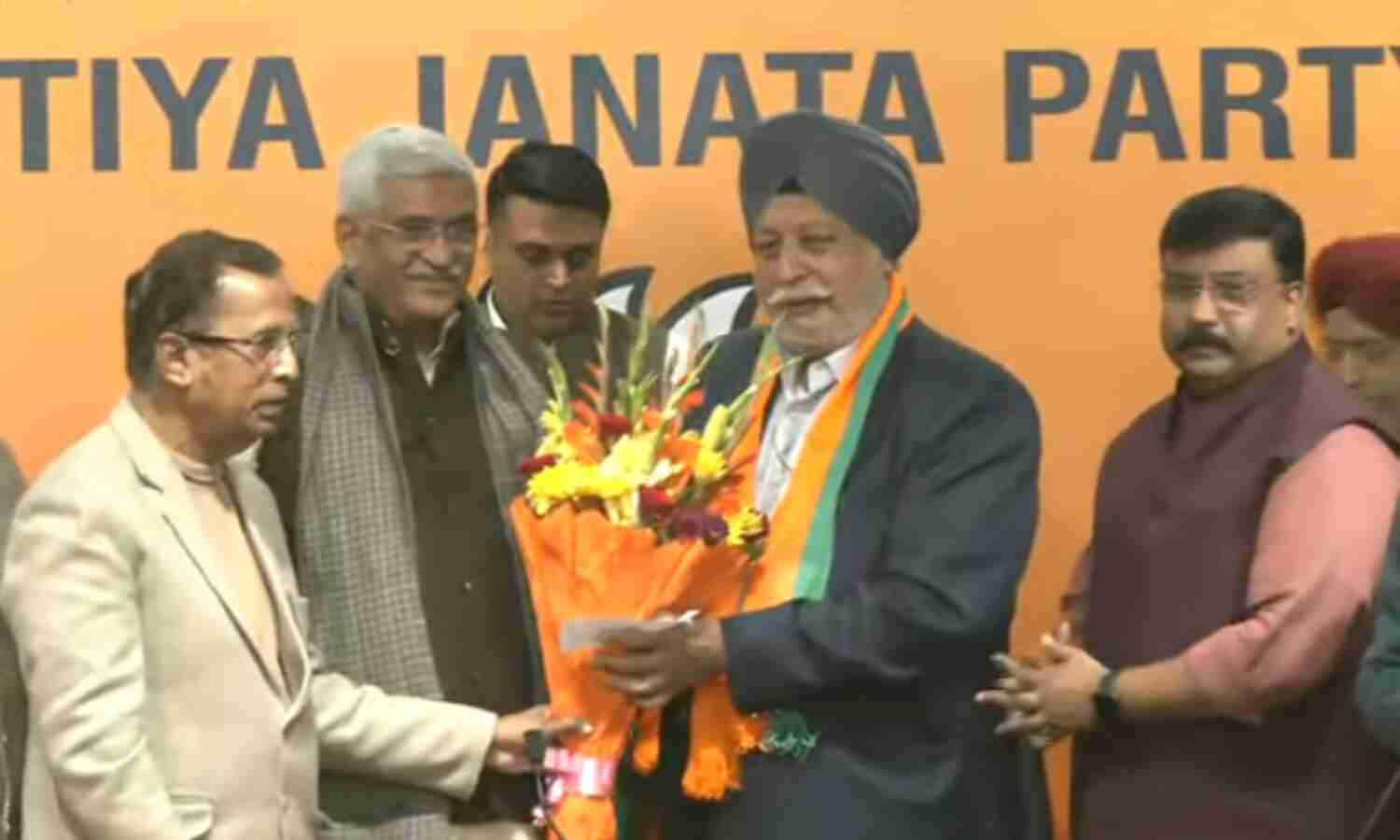 पंजाब में भाजपा हुई मजबूत, पूर्व DGP समेत कई प्रमुख हस्तियों ने ली सदस्यता पंजाब में भाजपा हुई मजबूत, पूर्व DGP समेत कई प्रमुख हस्तियों ने ली सदस्यता