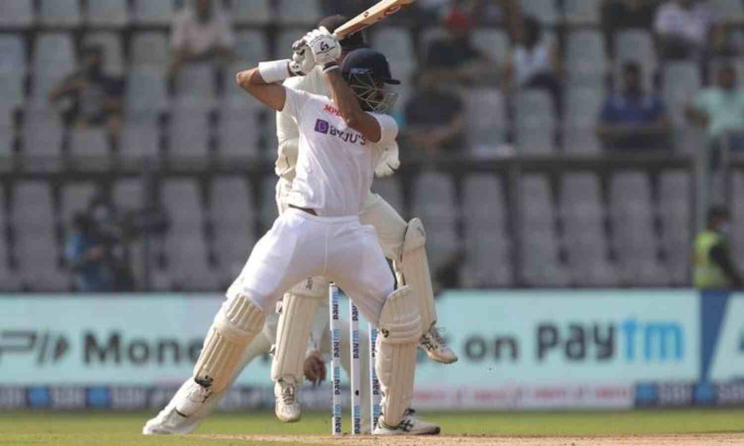 भारत ने पहली पारी में बनाए 325 रन, एजाज ने पूरी टीम को भेजा पवेलियन भारत ने पहली पारी में बनाए 325 रन, एजाज ने पूरी टीम को भेजा पवेलियन