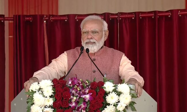 प्रधानमंत्री का कांग्रेस पर तंज, 10 साल तक देश में विकास के नाम पर घोटाले हुए प्रधानमंत्री का कांग्रेस पर तंज, 10 साल तक देश में विकास के नाम पर घोटाले हुए