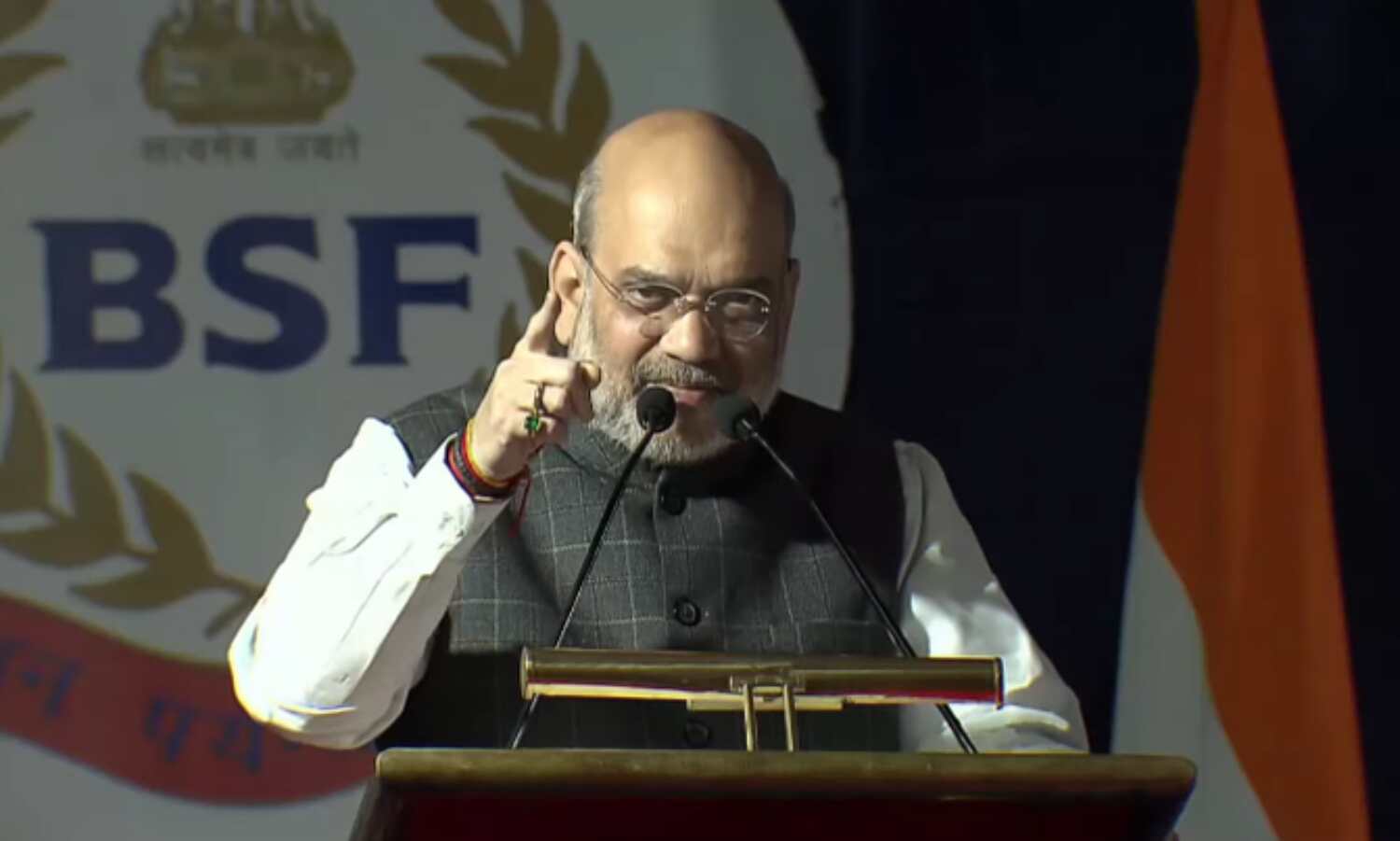 रात को lलोग चैन से सो पाते हैं क्योंकि  सीमा की सुरक्षा कर रहे जवानों पर भरोसा : अमित शाह