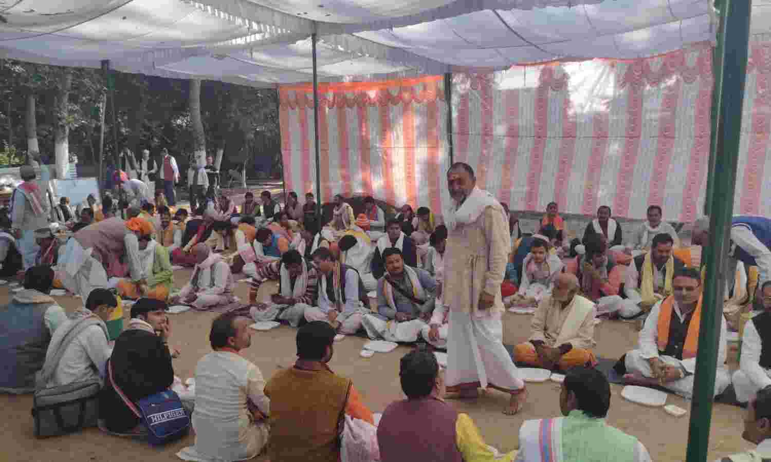 सुदामा चरित्र की कथा सुन भाव विभोर हुए श्रद्धालु सुदामा चरित्र की कथा सुन भाव विभोर हुए श्रद्धालु