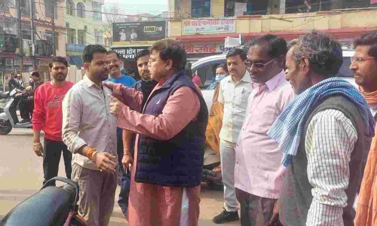 ऊर्जा मंत्री तोमर ने ग्वालियर में किया जनसम्पर्क, सुनी जन समस्याएं ऊर्जा मंत्री तोमर ने ग्वालियर में किया जनसम्पर्क, सुनी जन समस्याएं