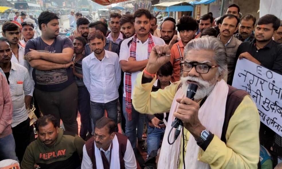 सरहद में गायों के दफन पर भड़का आक्रोश, जिलाधिकारी बांदा ने दिए जांच के आदेश