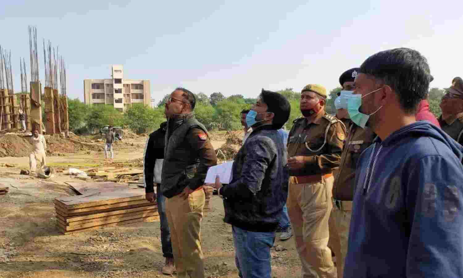 निर्माणाधीन बैरिकों व कक्षाओं का एसपी ने लिया जायजा, दिए अहम निर्देश