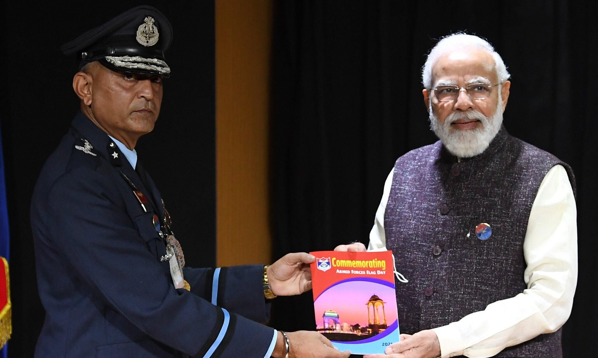 प्रधानमंत्री ने की सशस्त्र बलों की तारीफ, कही ये...बात