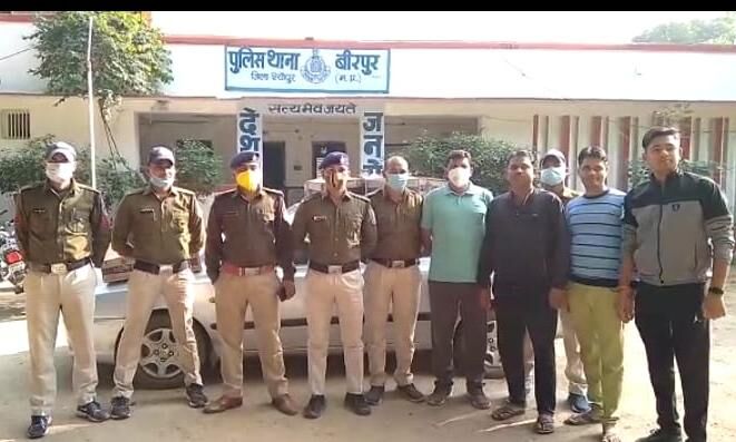 वाहन चेकिंग के दौरान पुलिस ने 15 पेटी शराब के साथ एक आरोपी को पकड़ा