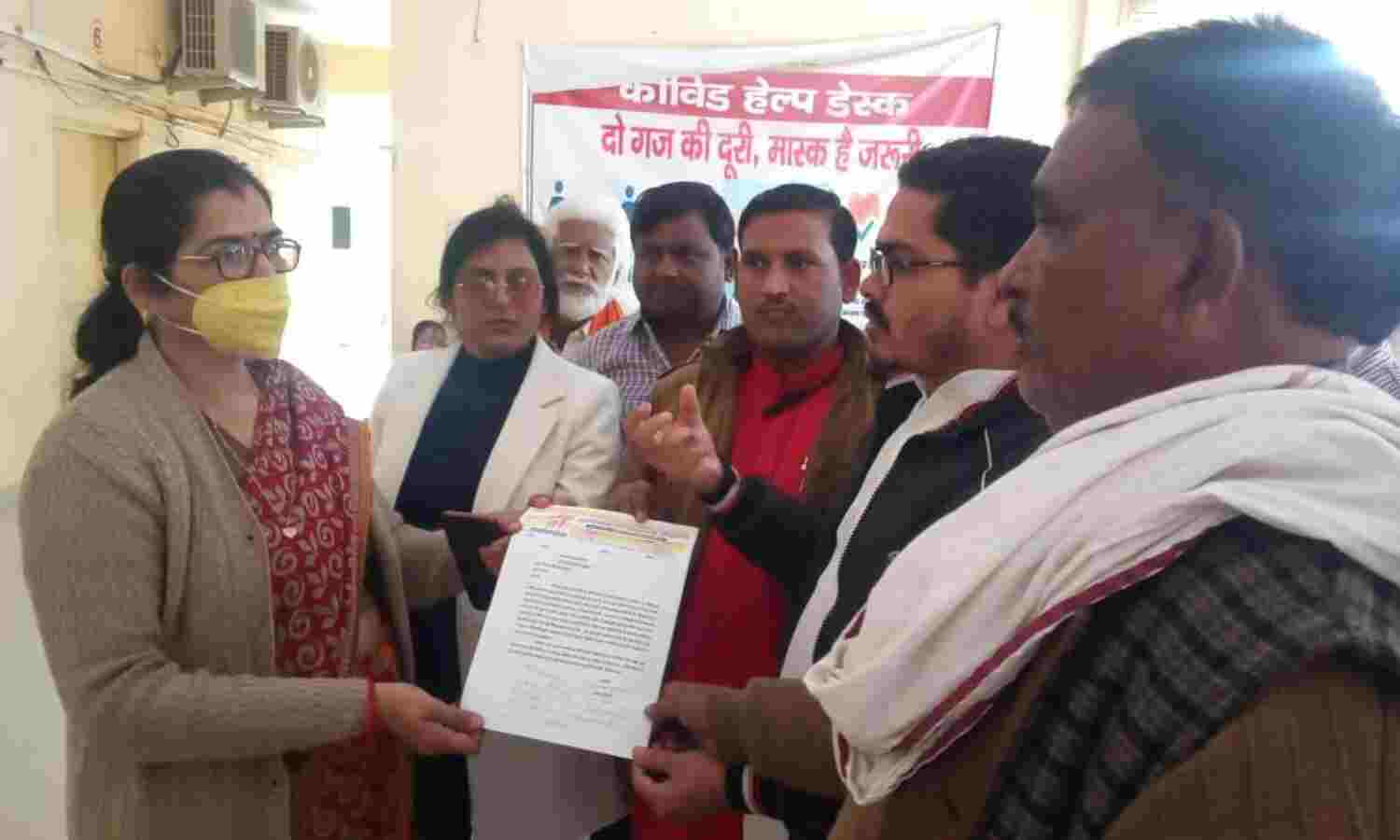 बुंदेलखंड इंसाफ सेना ने सौंपा ज्ञापन जिंदा गोवंश को दफन करने पर कार्यवाही की मांग