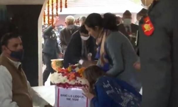 ब्रिगेडियर लिड्डर को सैन्य सम्मान के साथ दी गई अंतिम विदाई, बेटी ने दी मुखाग्नि