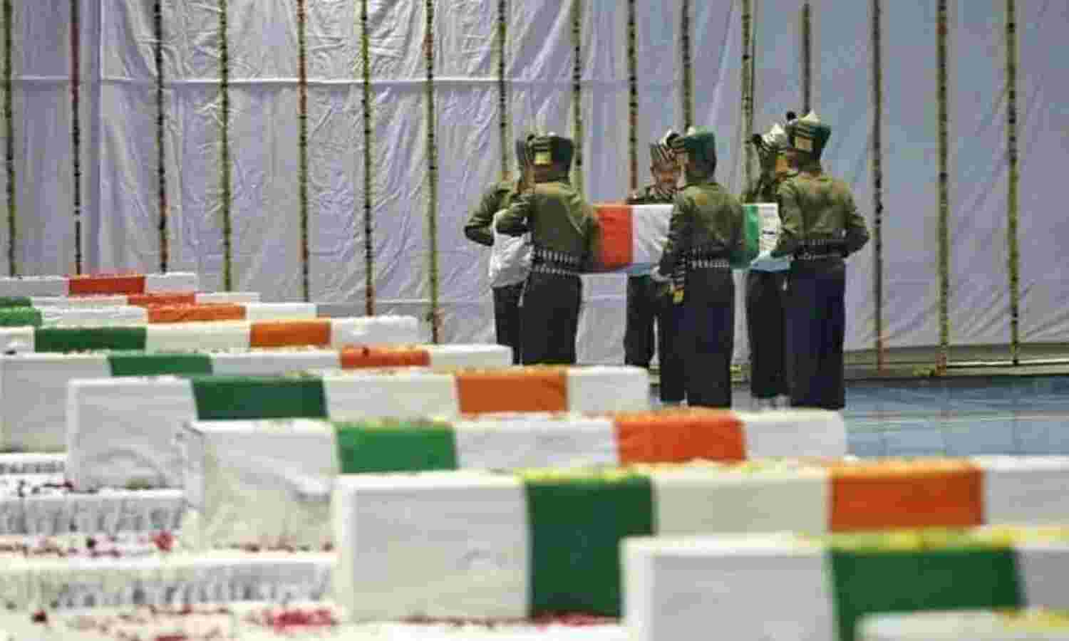 हेलीकॉप्टर हादसे में मारे गए 6 जवानों की हुई पहचान, पार्थिव देह परिवार को सौंपी गईं