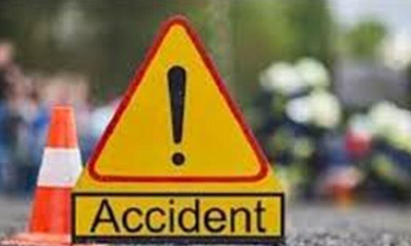 मुरैना में बड़ा हादसा : शादी से लौट रही बस की ट्रक से भिड़ंत, 11 लोग घायल