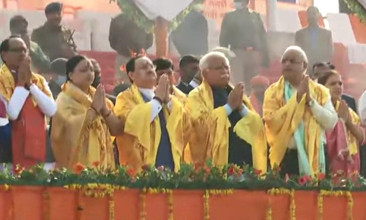 अयोध्या पहुंचे 11 राज्यों के मुख्यमंत्री, सरयू घाट पर की पूजा-अर्चना अयोध्या पहुंचे 11 राज्यों के मुख्यमंत्री, सरयू घाट पर की पूजा-अर्चना