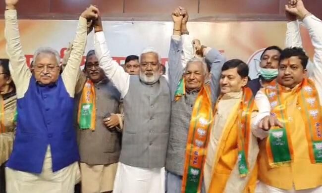 चुनाव से पहले कांग्रेस हुई कमजोर, पूर्व मंत्री सत्यदेव समेत कई नेता भाजपा में शामिल चुनाव से पहले कांग्रेस हुई कमजोर, पूर्व मंत्री सत्यदेव समेत कई नेता भाजपा में शामिल