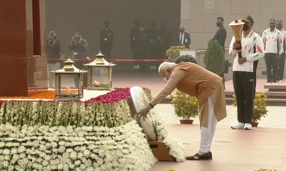 प्रधानमंत्री ने विजय दिवस पर शहीदों को दी श्रद्धांजलि