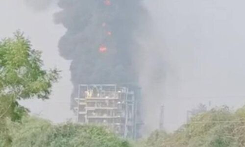 गुजरात की केमिकल फैक्ट्री में धमाके से लगी आग, 2 मजदूरों की मौत, कई घायल