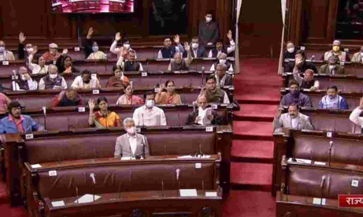 विपक्ष नहीं चलने दे रहा संसद, हंगामे के बाद राज्यसभा सोमवार तक स्थगित