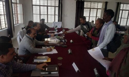 बांदा : जिला अधिकारियों ने सुनी जनता की समस्याएं, मौके पर की कार्रवाई बांदा : जिला अधिकारियों ने सुनी जनता की समस्याएं, मौके पर की कार्रवाई