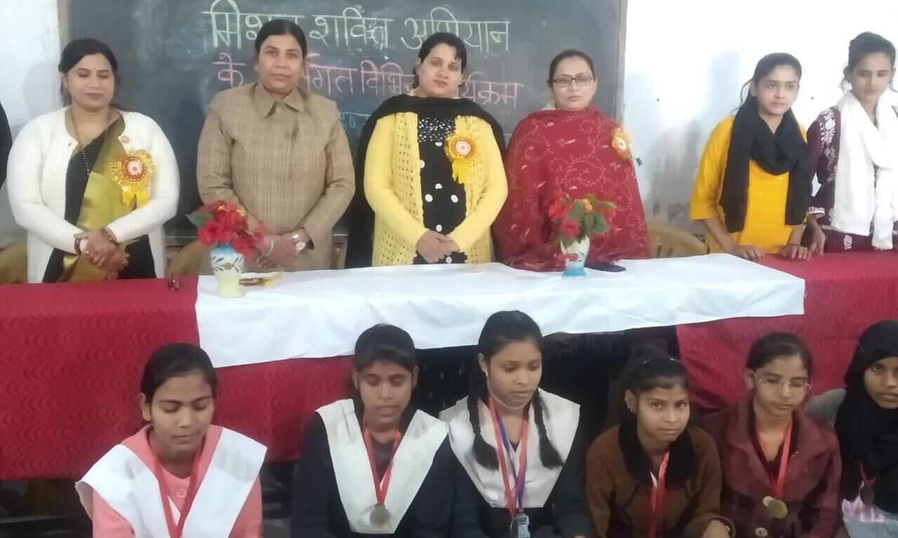 बांदा : छात्राओं को दी गई रोजगार की जानकारी, कला के क्षेत्र में बताए अवसर बांदा : छात्राओं को दी गई रोजगार की जानकारी, कला के क्षेत्र में बताए अवसर