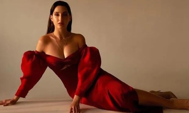 नोरा फ़तेही ने रेड गाउन में तस्वीर शेयर कर निकाली भड़ास, फैंस ने दिया ये..रिएक्शन